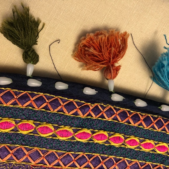 BANJARA  POM POM & TASSLED EMBROIDERED ELEPHANT & FLORAL ZIPPER PURSE / INDIA - Picture 13 of 14